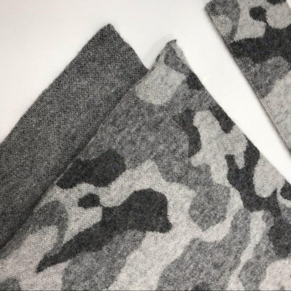 Athleta Gray Undercover Camo Pullover 383722 Size Small - Picture 7 of 7